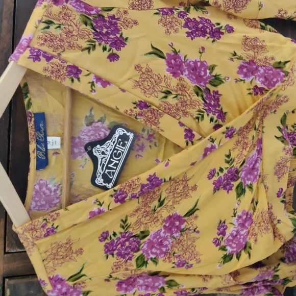 FINAL SALE 🆕 BOHO FLORAL TOP - Picture 5 of 10